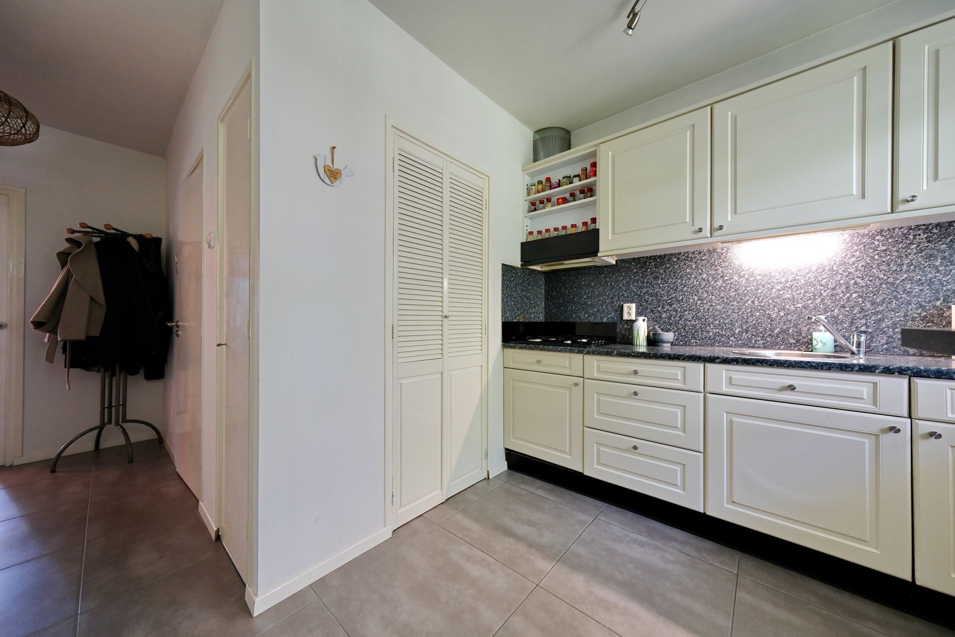 Photo 9 of Anna van Burenlaan 202