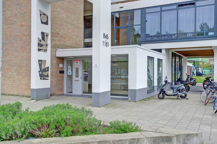 Photo 3 of Burgemeester Hogguerstraat 863