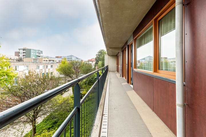 Foto 7 van Du Perronstraat 18