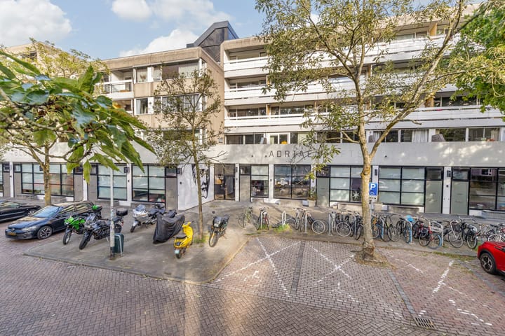 Photo 10 of Adriaan van Bergenstraat 308