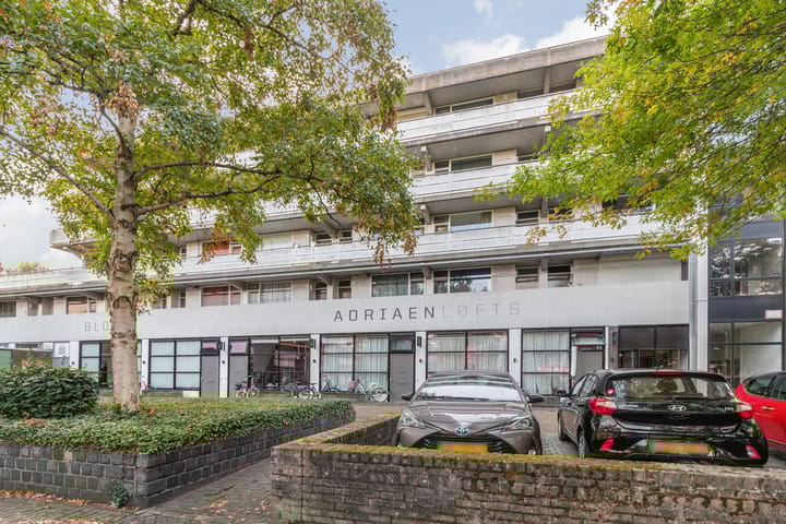 Photo 12 of Adriaan van Bergenstraat 308