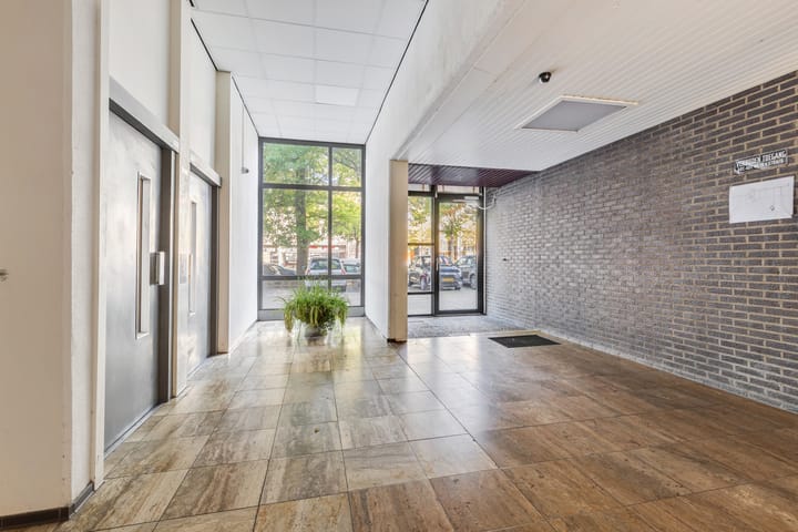 Photo 15 of Adriaan van Bergenstraat 308