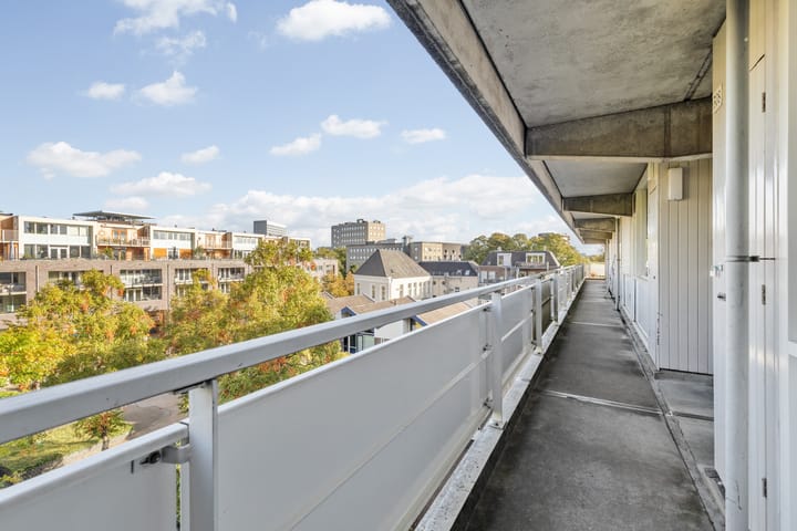 Photo 20 of Adriaan van Bergenstraat 308