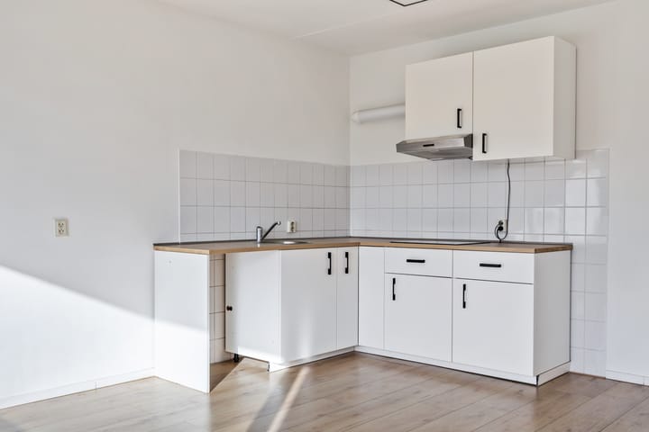 Photo 31 of Adriaan van Bergenstraat 308