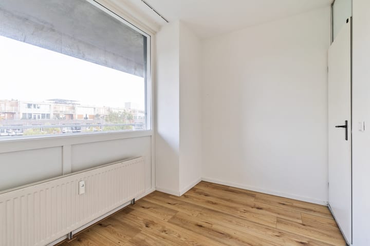 Photo 37 of Adriaan van Bergenstraat 308