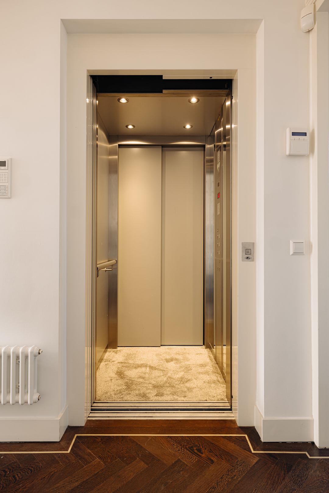 Photo 8 of Van Eeghenstraat 127-B