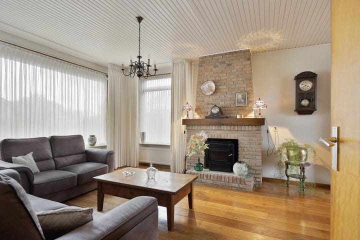 Foto 13 van Wethouder Bruensstraat 2-A