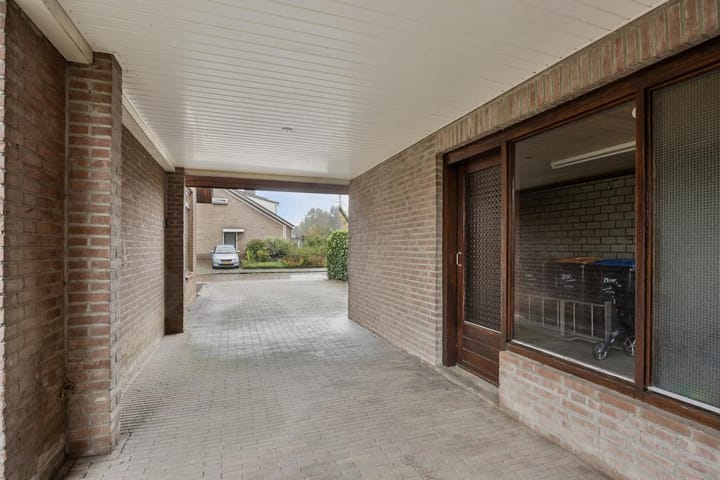 Foto 39 van Wethouder Bruensstraat 2-A