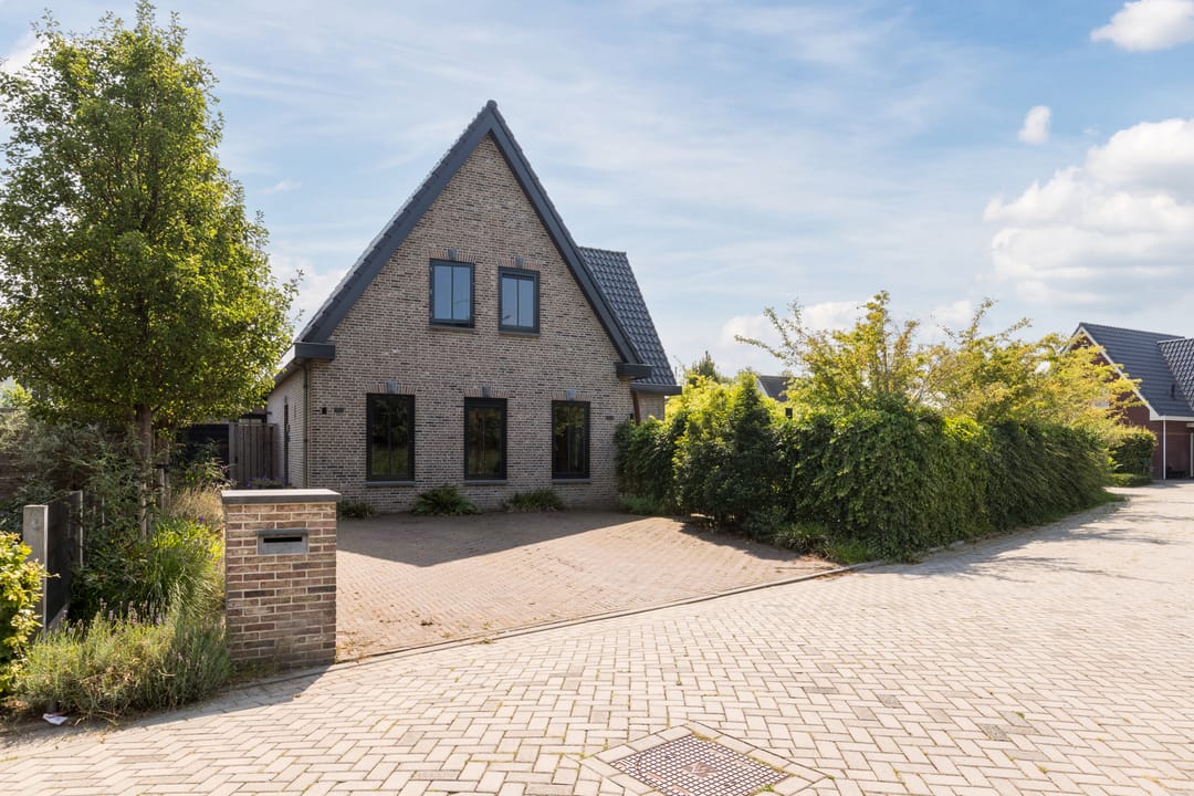 Photo 2 of Zwanebloem 18