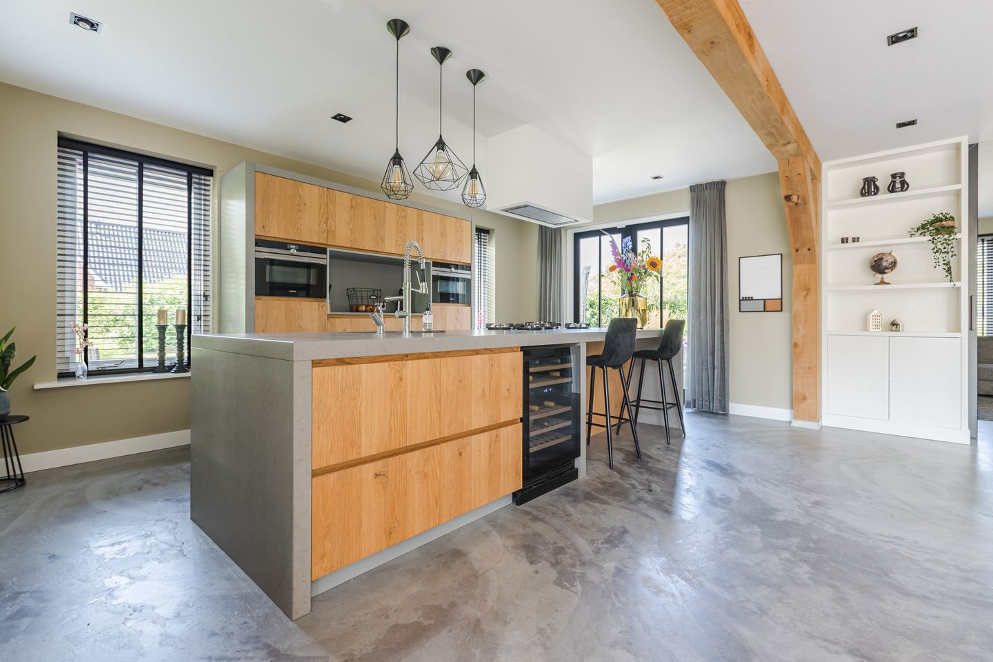 Photo 5 of Zwanebloem 18