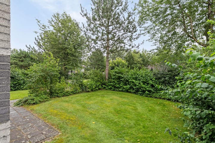 Foto 10 van Roegeweg 1-5