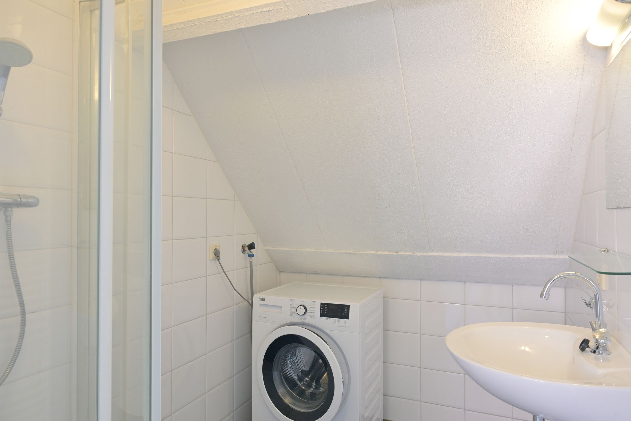 Photo 12 of Adamshofstraat 111-B