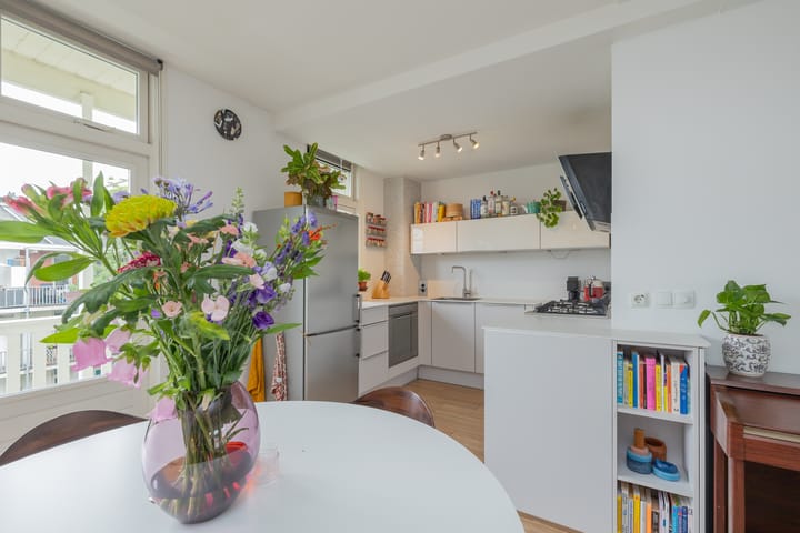 Foto 13 van Van Hogendorpstraat 142-3