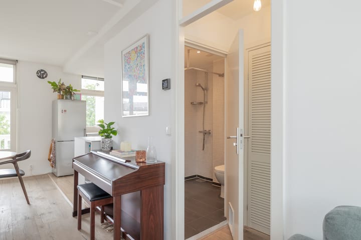 Foto 19 van Van Hogendorpstraat 142-3