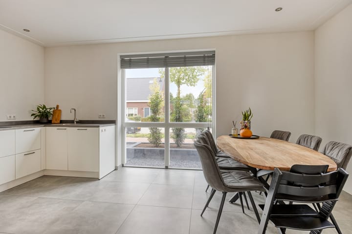 Photo 3 of Toon van den Bornestraat 8-C