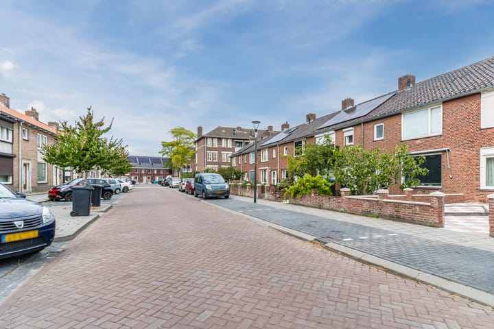 Photo 7 of Hertshoornstraat 13