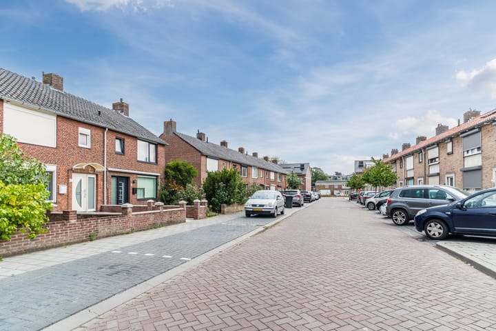 Photo 6 of Hertshoornstraat 13