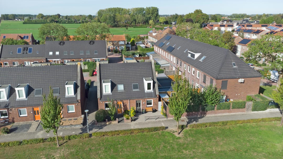 Photo 23 of Meidoornstraat 2