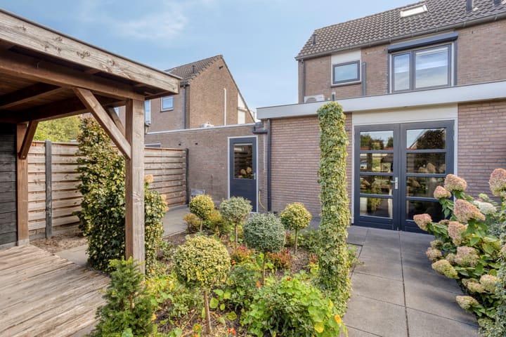 Foto 2 van Clematisstraat 3