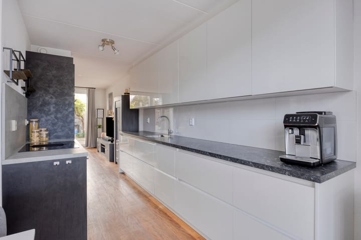 Foto 15 van Megenstraat 54