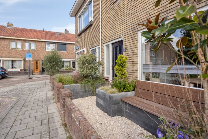 Foto 44 van L. Huismanstraat 4