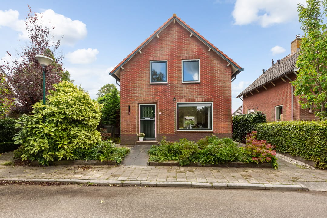 Foto 1 van Burg. Brediusstraat 3