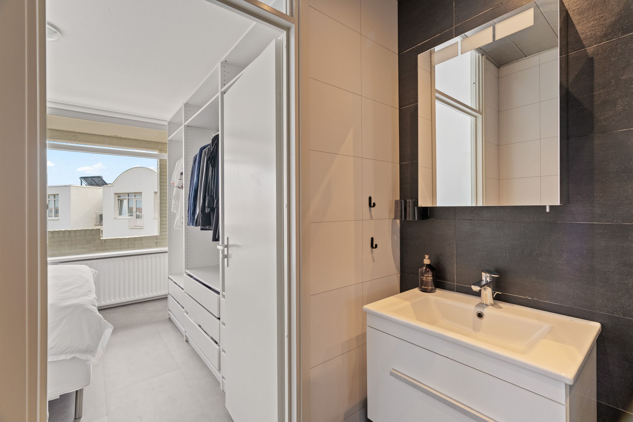 Foto 18 van Jan van Henegouwenweg 56