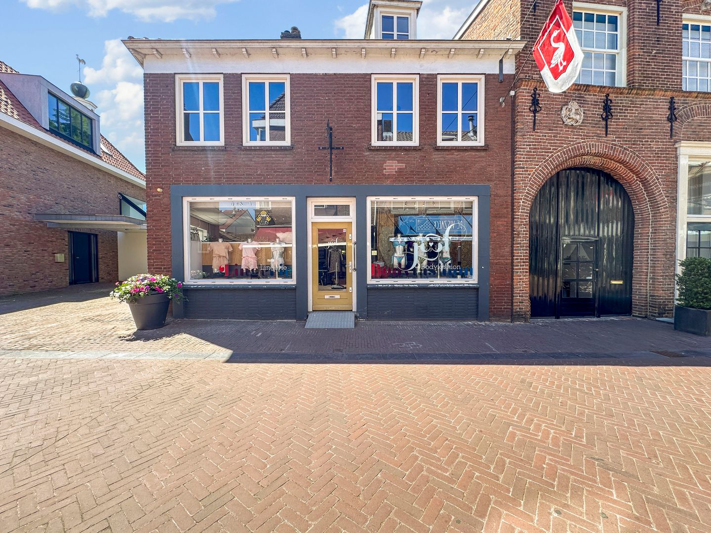View photo 3 of Langestraat 15