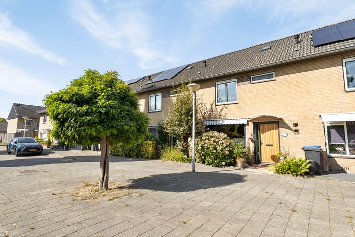 Photo 2 of Orvallaan 11