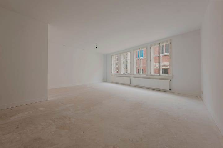 Photo 2 of Warmoesstraat 135-C