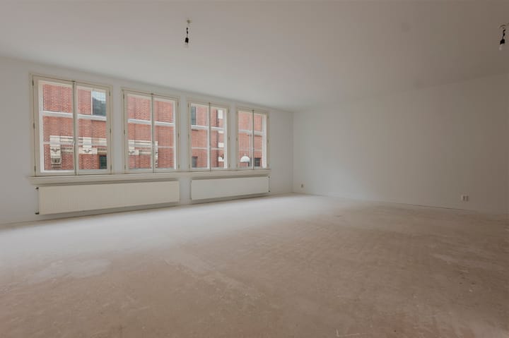 Photo 3 of Warmoesstraat 135-C