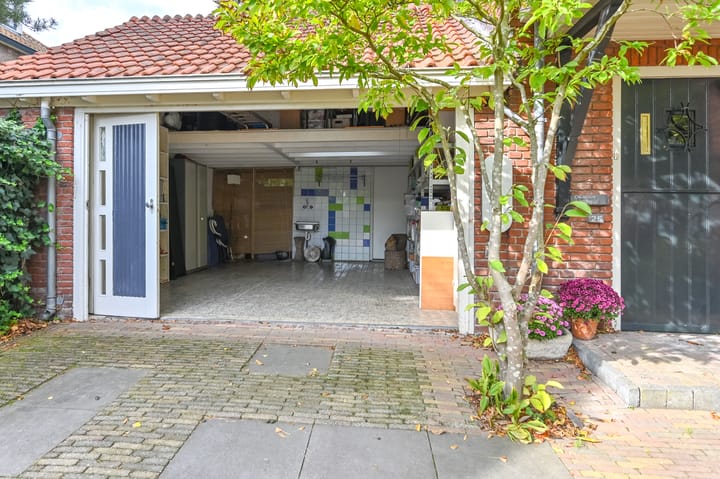 Photo 5 of Johannes Vermeerstraat 25