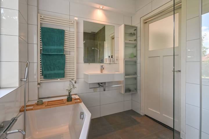 Photo 23 of Johannes Vermeerstraat 25