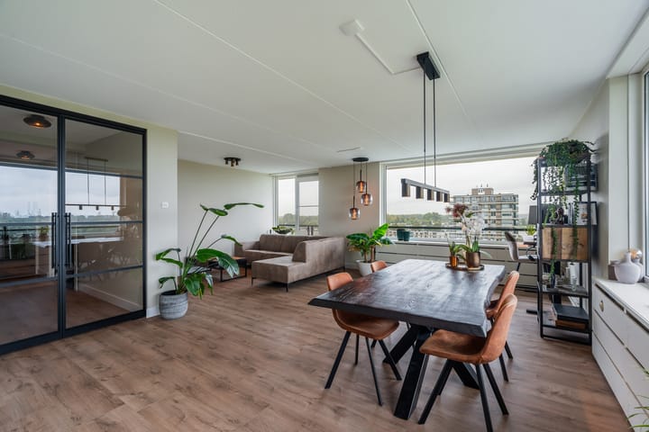 Photo 7 of Tooroplaan 102