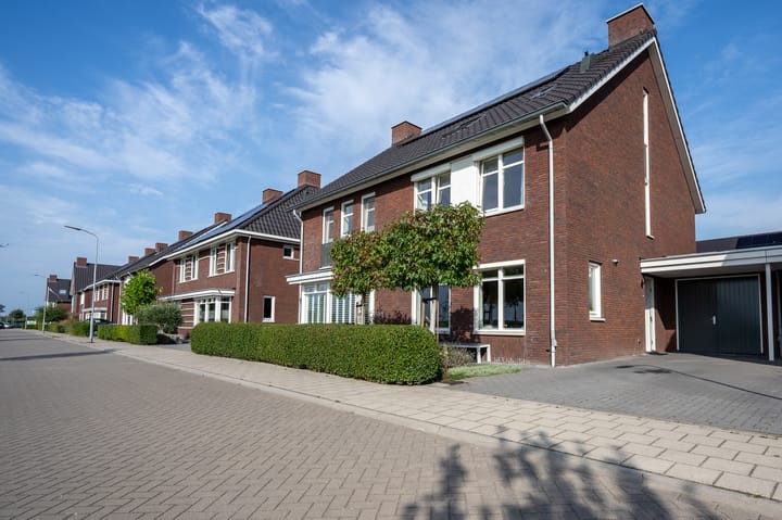 Foto 4 van Bruine Eikenpage 60