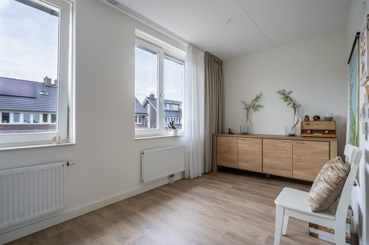 Foto 30 van Bruine Eikenpage 60