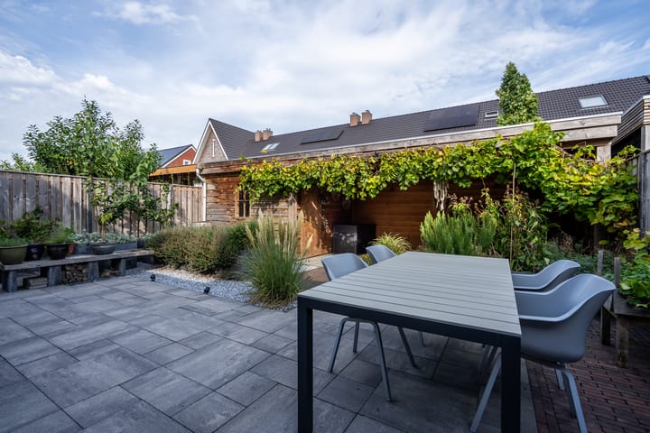 Foto 52 van Bruine Eikenpage 60