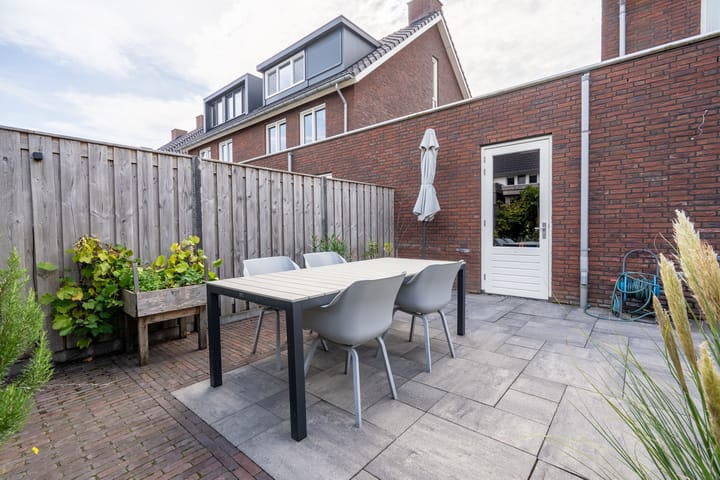 Foto 53 van Bruine Eikenpage 60