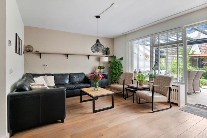 Photo 2 of Lucretia van Merkenlaan 37