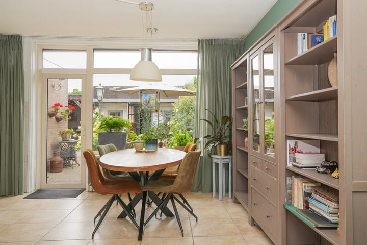 Photo 13 of Spiraeastraat 30