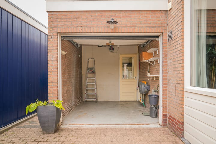 Photo 34 of Spiraeastraat 30