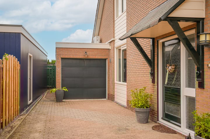 Photo 35 of Spiraeastraat 30