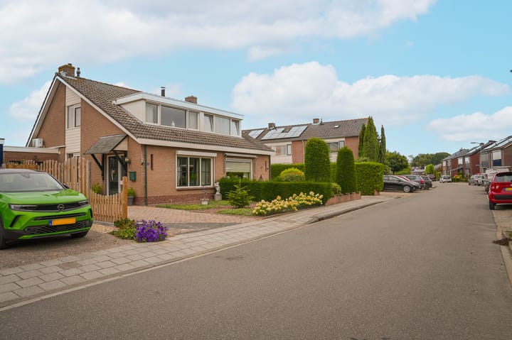 Photo 37 of Spiraeastraat 30