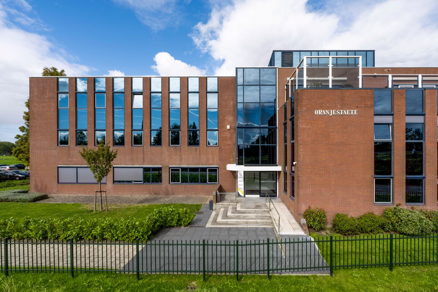 Bekijk foto 3 van Oranjebaan 13