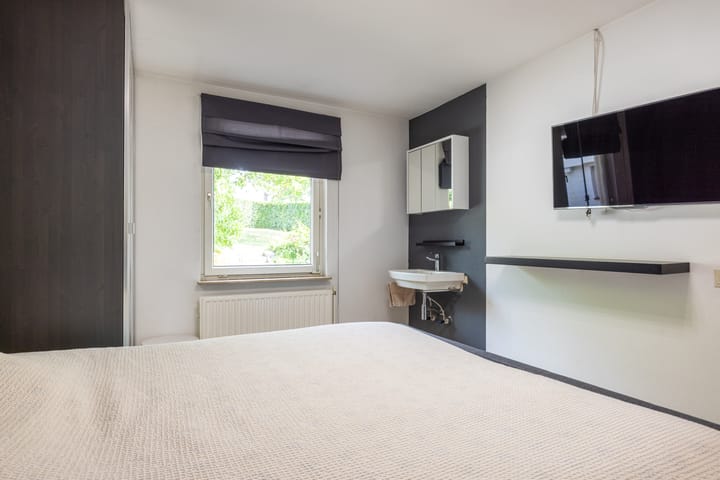 Photo 28 of Nieuwenhuysstraat 60