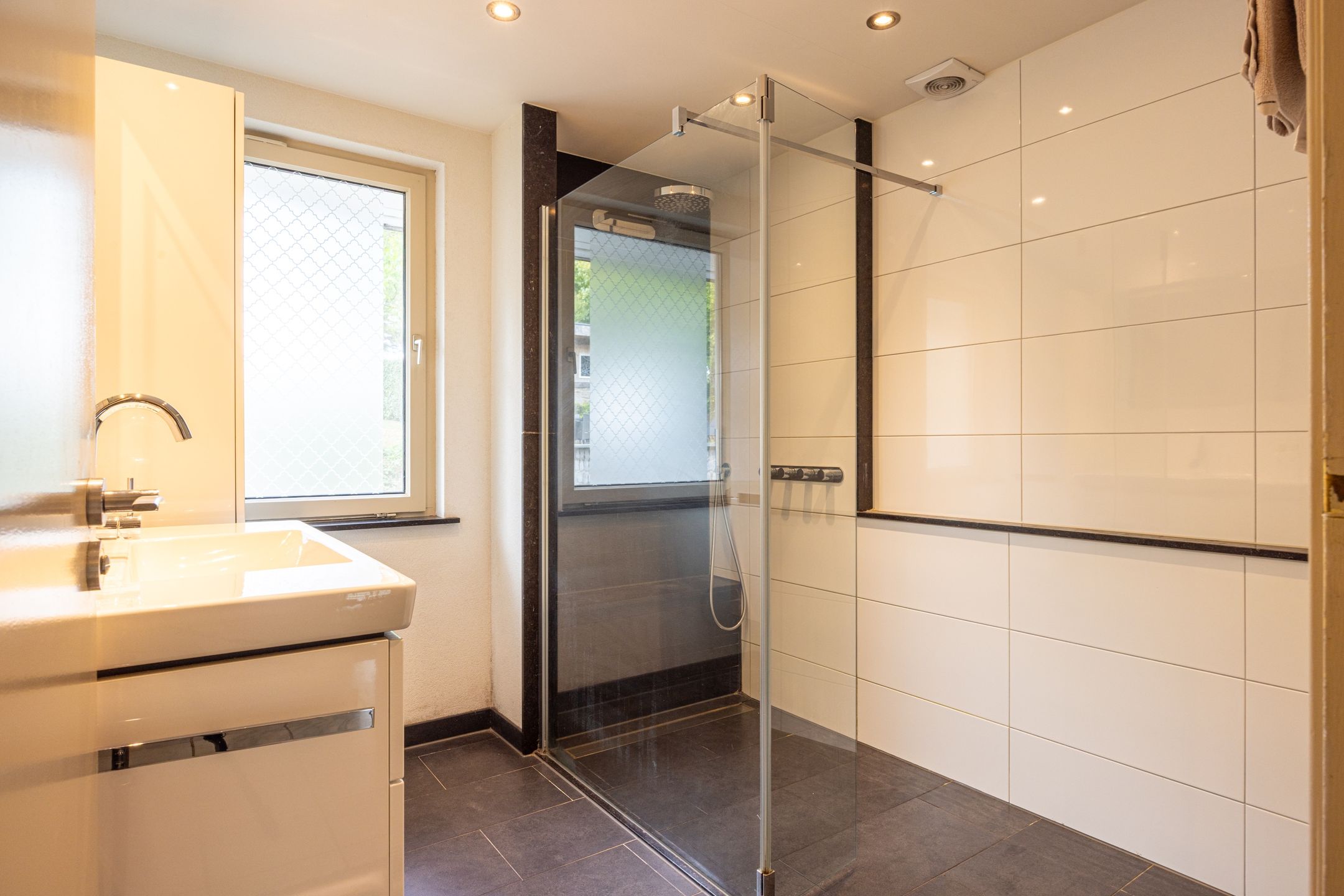 Photo 30 of Nieuwenhuysstraat 60