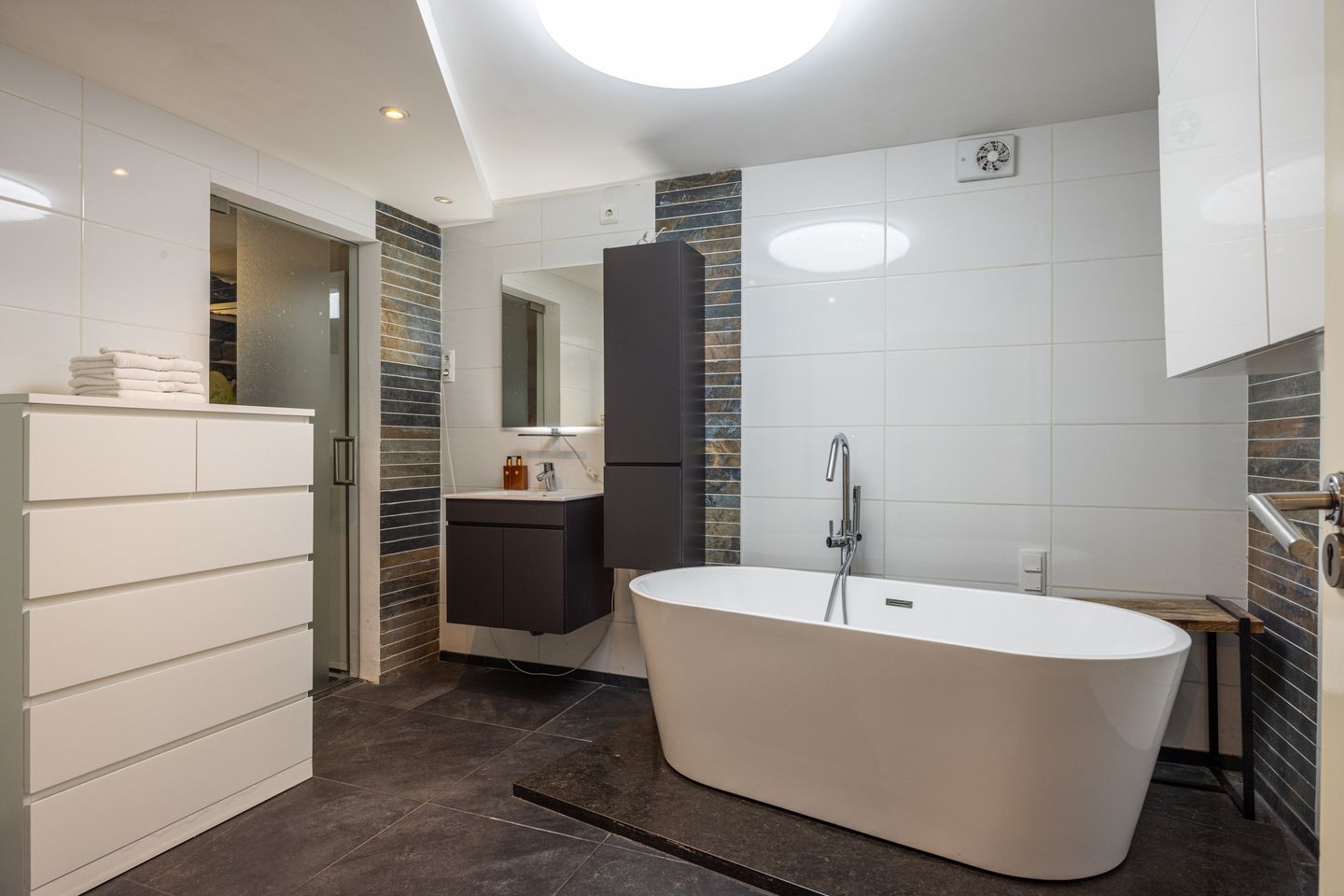 Photo 35 of Nieuwenhuysstraat 60