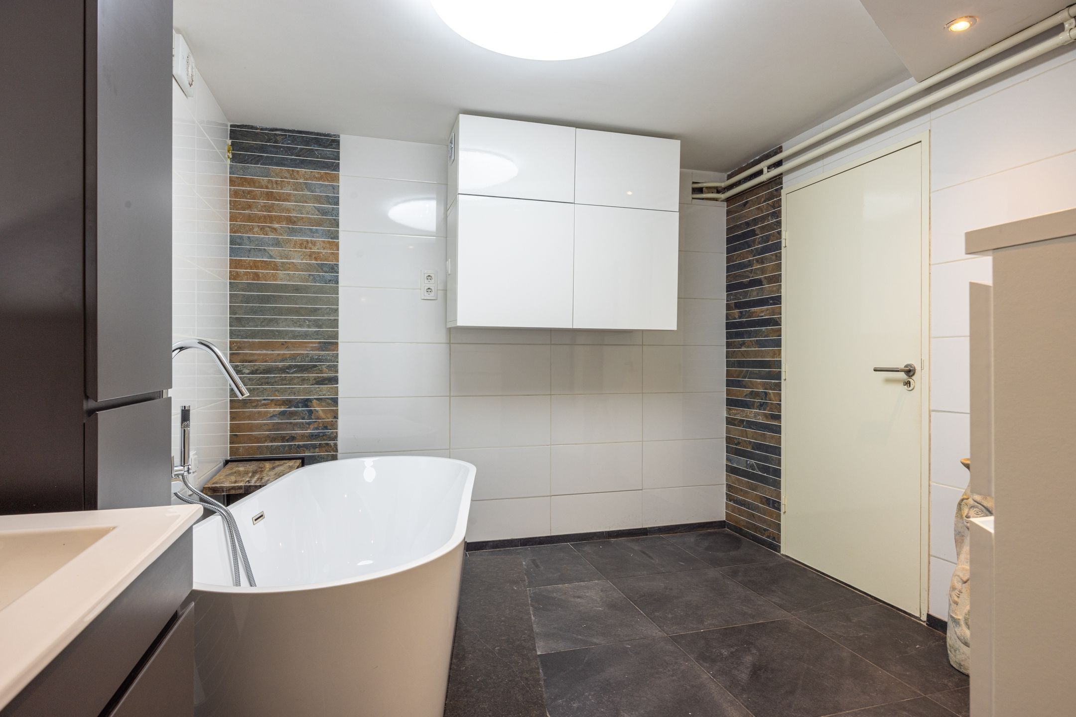 Photo 36 of Nieuwenhuysstraat 60