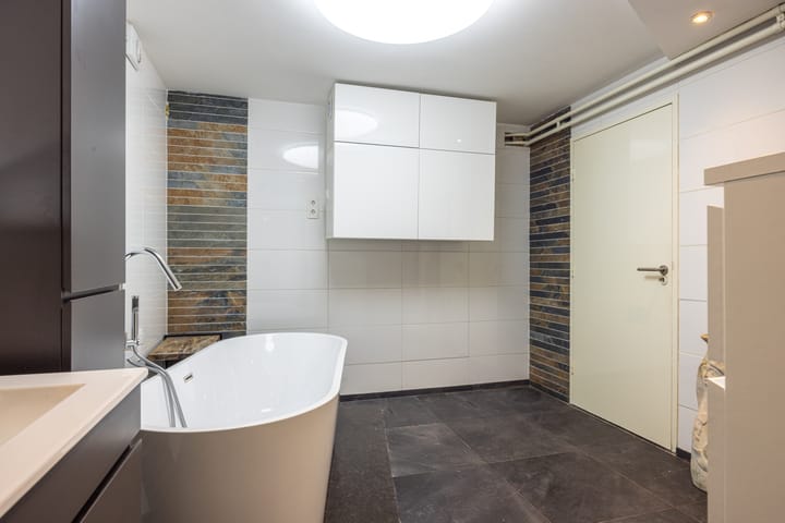 Photo 36 of Nieuwenhuysstraat 60