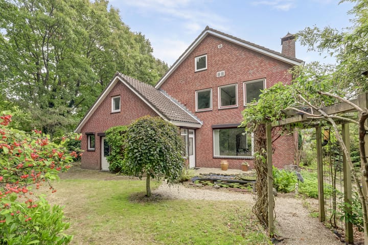 Photo 2 of Helmkruidstraat 13